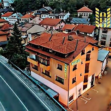 Garni Motel Aba Travnik Luaran gambar